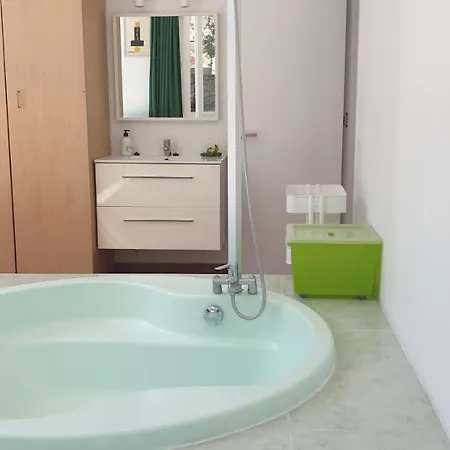 Casa Con Jardin A 45 Metros De La Playa. Es.