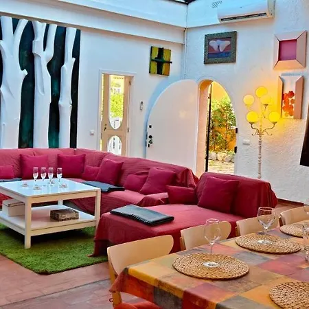 Casa Con Jardin A 45 Metros De La Playa. Es.