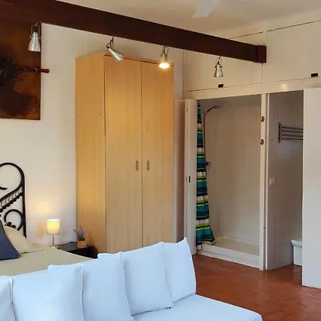 Casa Con Jardin A 45 Metros De La Playa. Es.