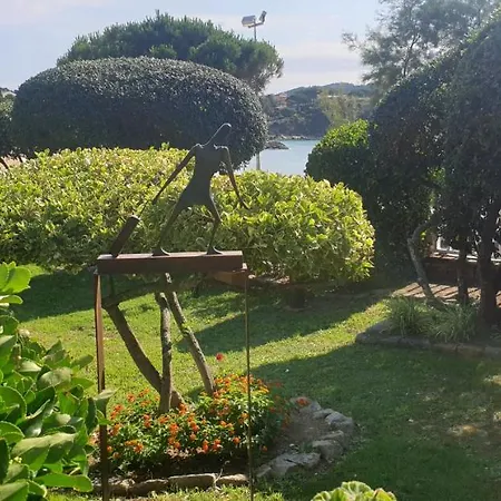 Casa Con Jardin A 45 Metros De La Playa. Es. Villa