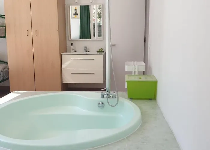 Casa Con Jardín A 45 Metros De La Playa. Es.
